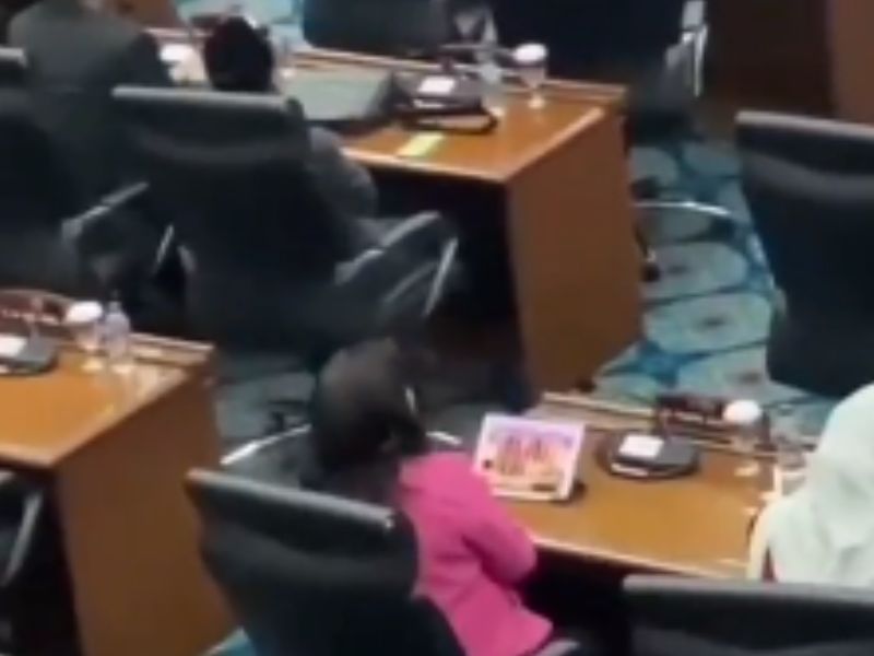 Anggota DPRD DKI Main Game Judi saat Rapat, Dibantah Lantas Mengaku Main Candy Crush
