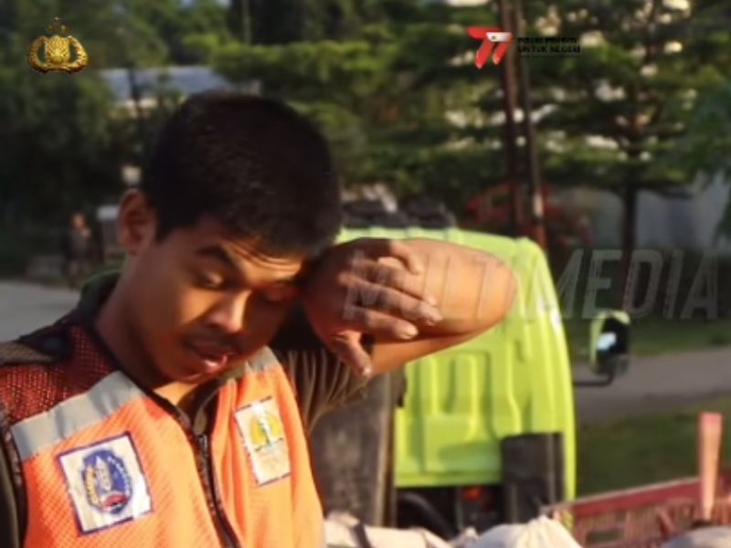Pemuda Tukang Sampah dari Sentani Lolos Seleksi Jadi Anggota Polri