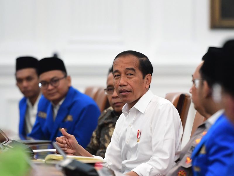 Jokowi Terima Jurnal Akademis IKN Setebal 350 Halaman dari Mahasiswa