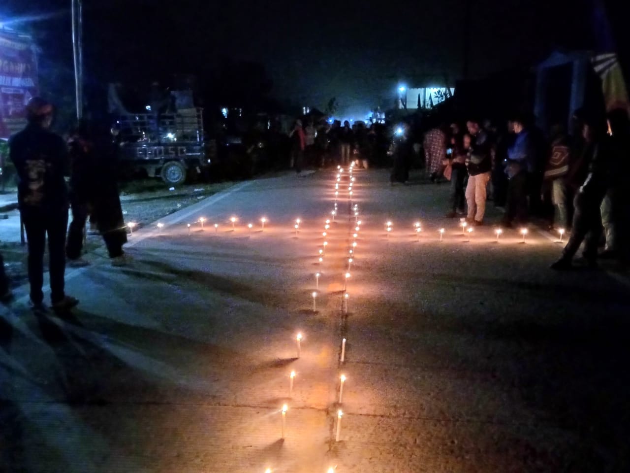 Kenang Setahun Peristiwa Pembunuhan Pasutri di Mamasa, Keluarga Nyalakan Lilin