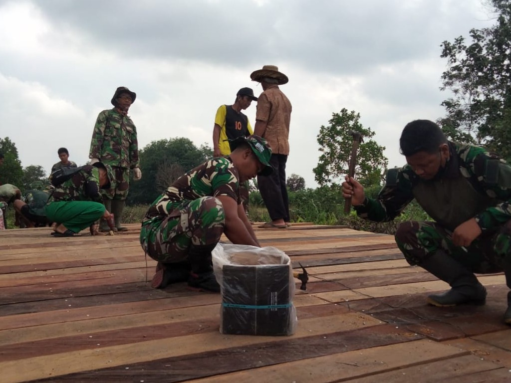 Gerak Cepat Satgas TMMD Perbaiki Jembatan dan Jalan di Kapuas Kalimantan Tengah