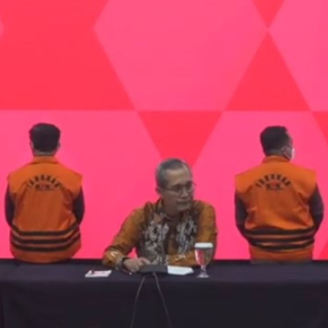 Syahrul Yasin Limpo Pakai Jaket Oranye dan Diborgol oleh KPK