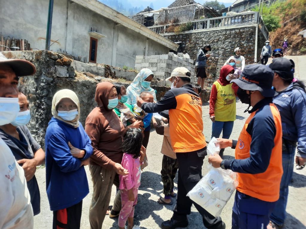 Kebakaran Lahan Gunung Merbabu, Warga Terdampak Dievakuasi