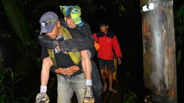 Gunung Marapi di Tanah Datar Meletus Dasyat