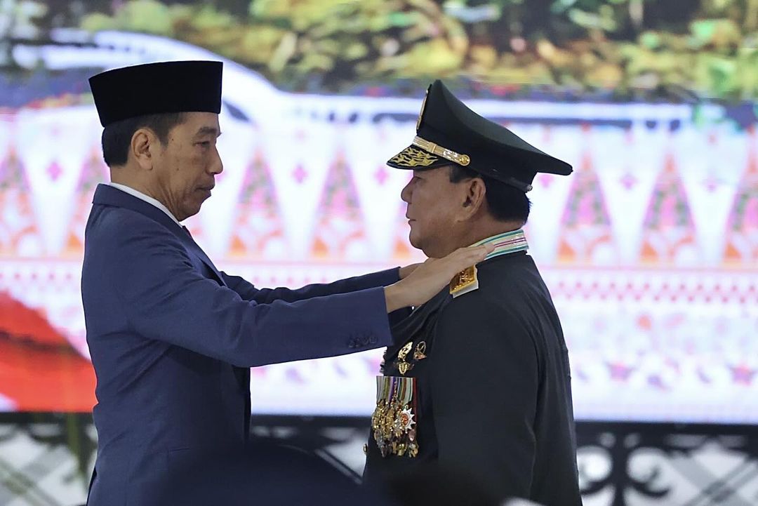 Presiden Jokowi Resmi Sematkan Pangkat Jenderal Bintang Empat ke Prabowo Subianto