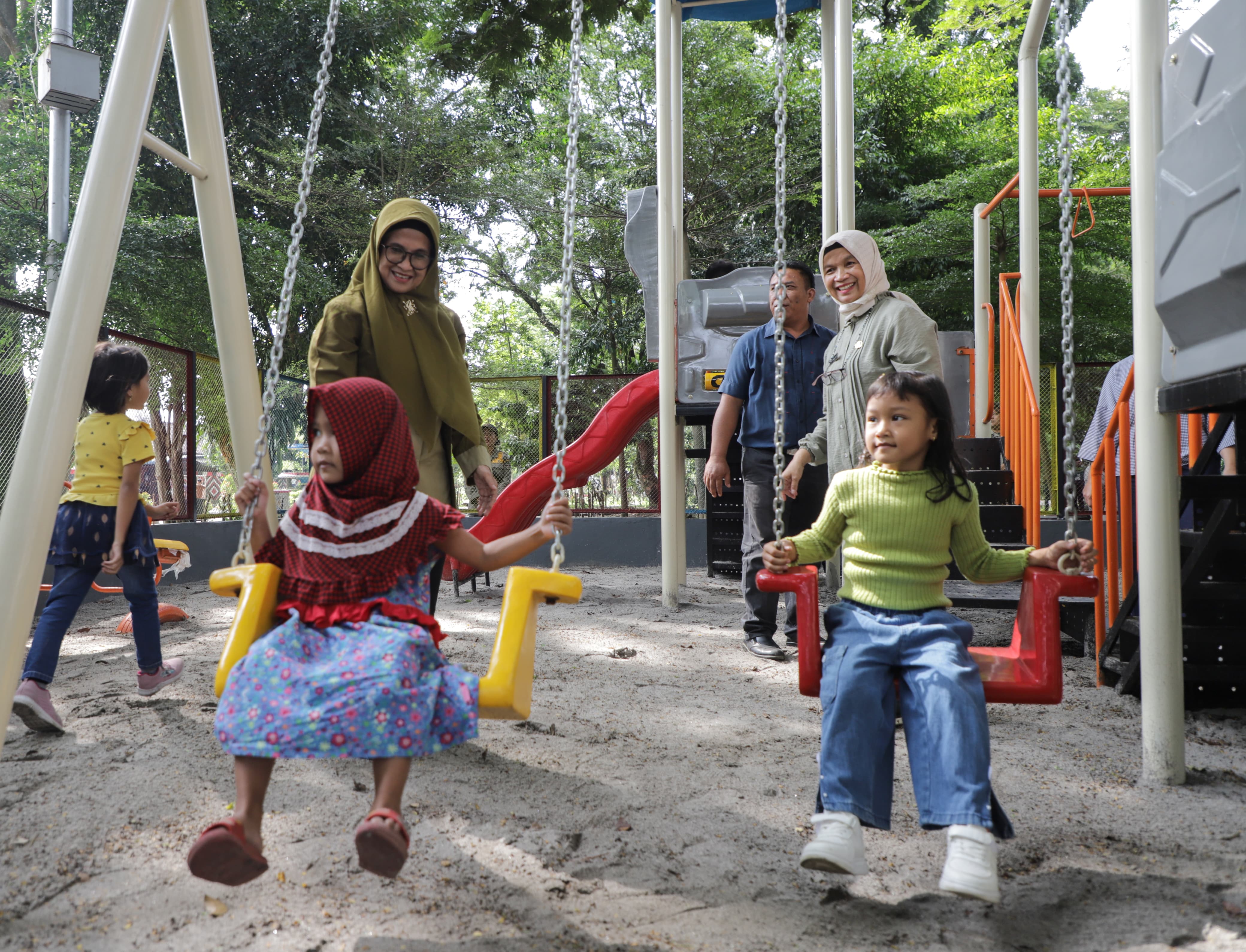 Ada 7 Jenis Permainan, Susanti Resmikan Taman Bermain Anak di Lapangan Merdeka Siantar