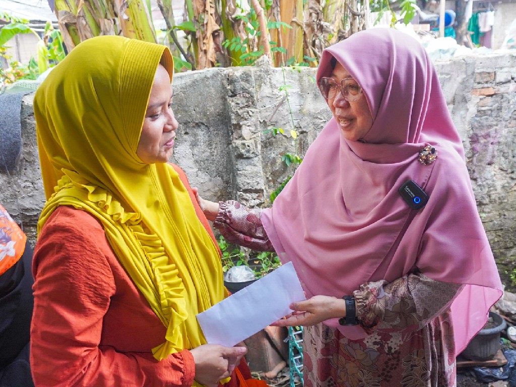 Anis Byarwati Beri Bantuan untuk Korban Kebakaran di Jakarta Timur