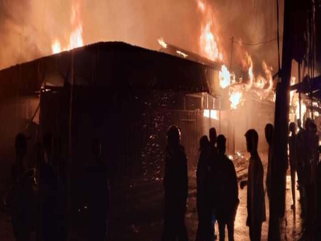 Ratusan Kios di Pasar Tarutung Hangus Terbakar