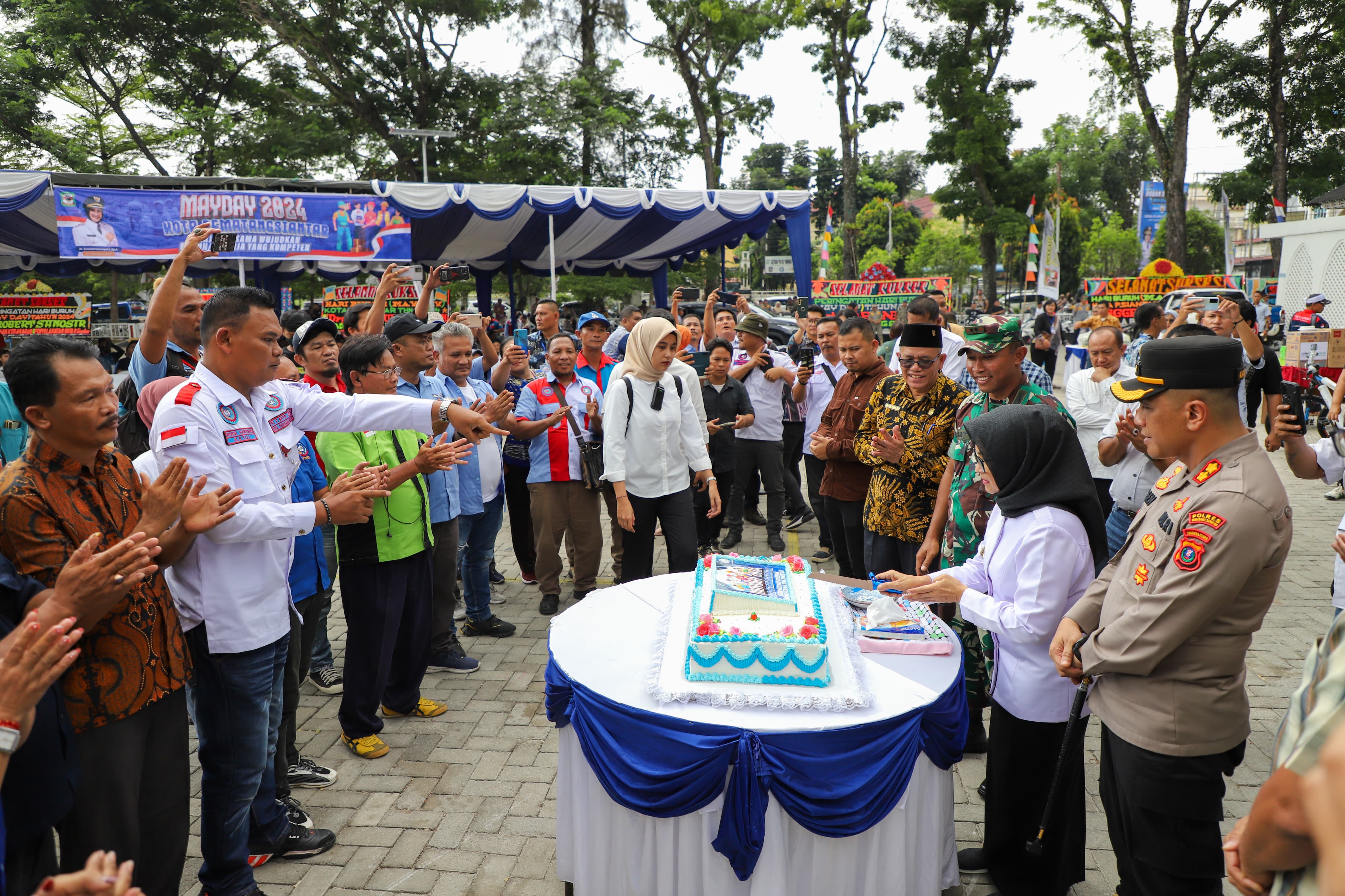 Peringati Hari Buruh, Pemko Pematangsiantar Gelar Pawai