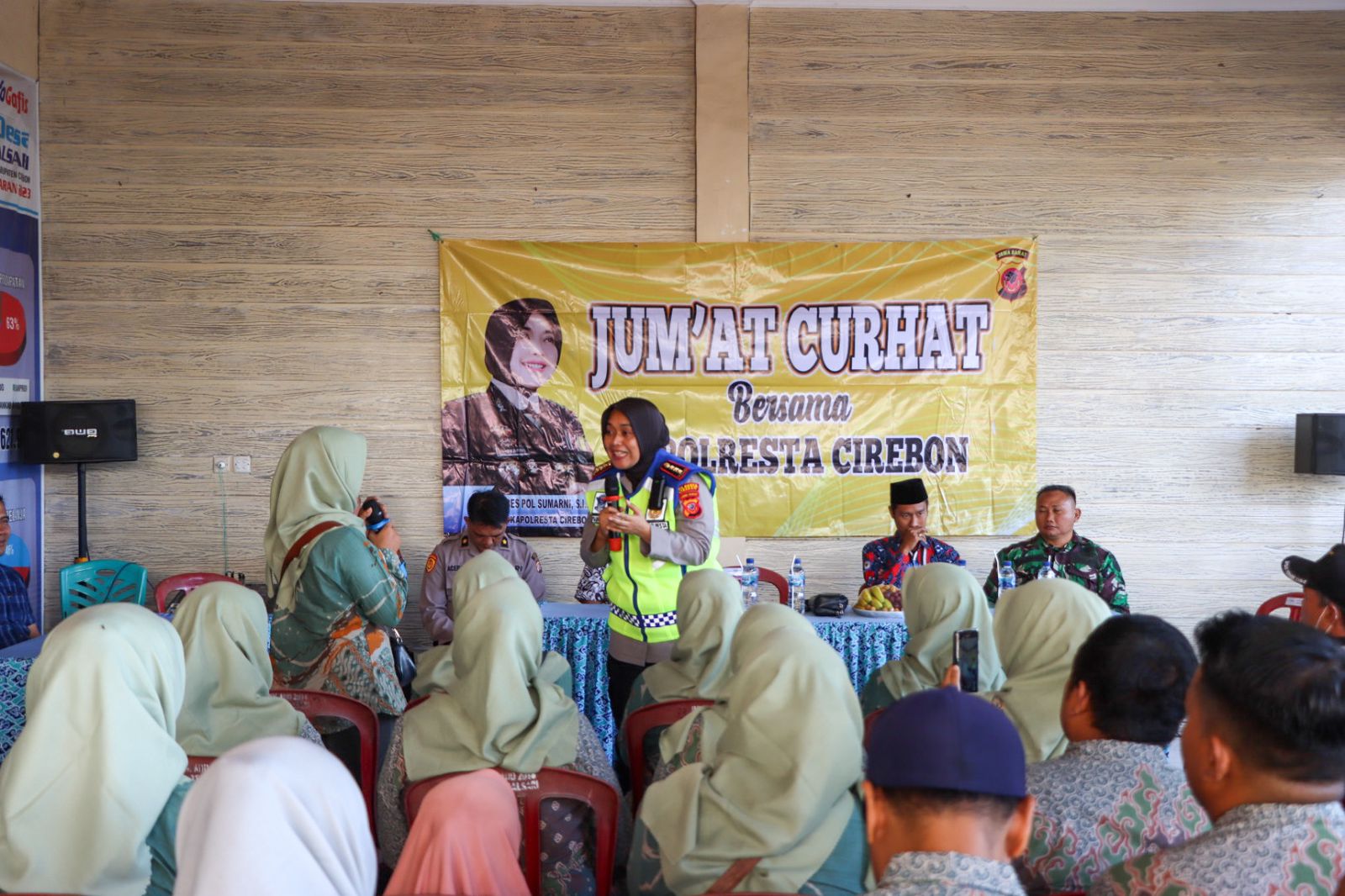 Kapolresta Cirebon Gelar Jumat Curhat di Balai Desa Tegalsari Kecamatan Plered