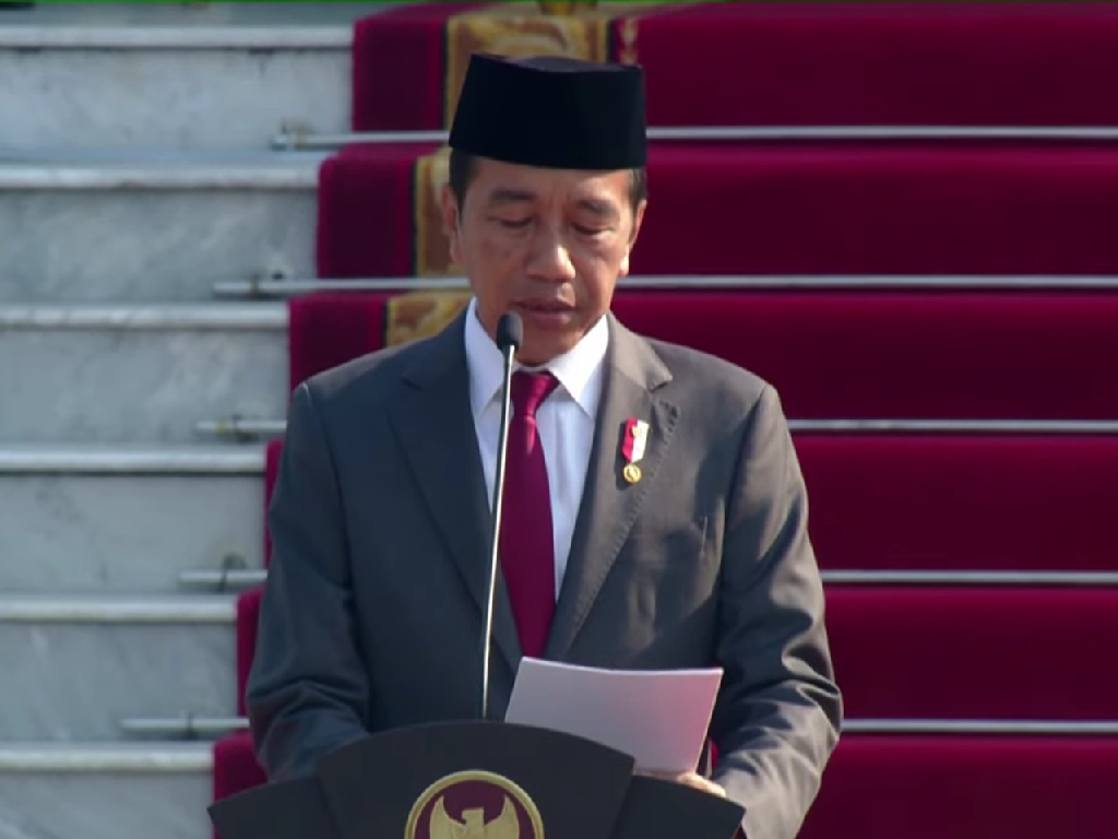 Presiden Jokowi Lantik 906 Perwira TNI dan Polri