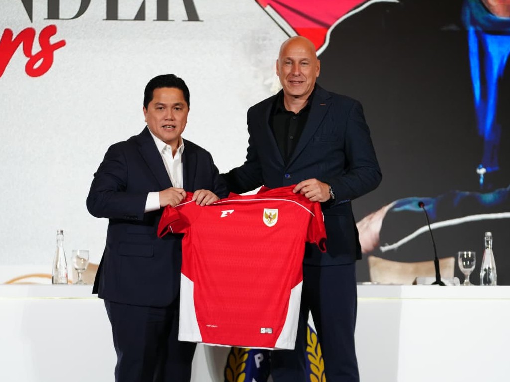 Erick Thohir Berharap Alexander Zwiers Bawa Sepak Bola Indonesia Terbang Tinggi