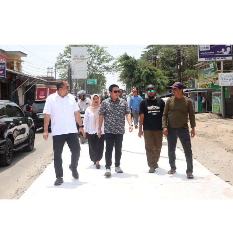 Komisi II DPRD Kota Cirebon Tinjau Progres Betonisasi Jalan Ciremai Raya