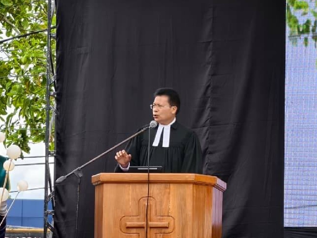 Ephorus HKBP Puji Bupati Tapsel, Kecewa kepada Bupati Toba dan Menteri Kehutanan Raja Juli