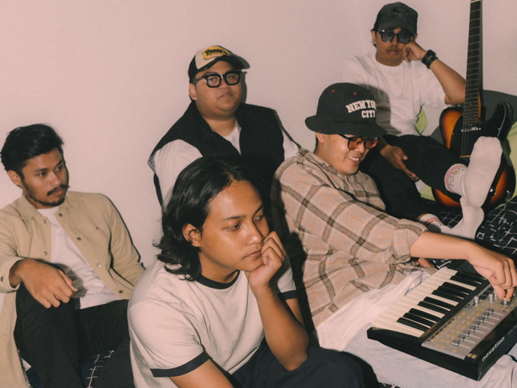 Makin Dekat dengan Album Odyssey, Electricbird Rilis Single Entah//Bagaimana?