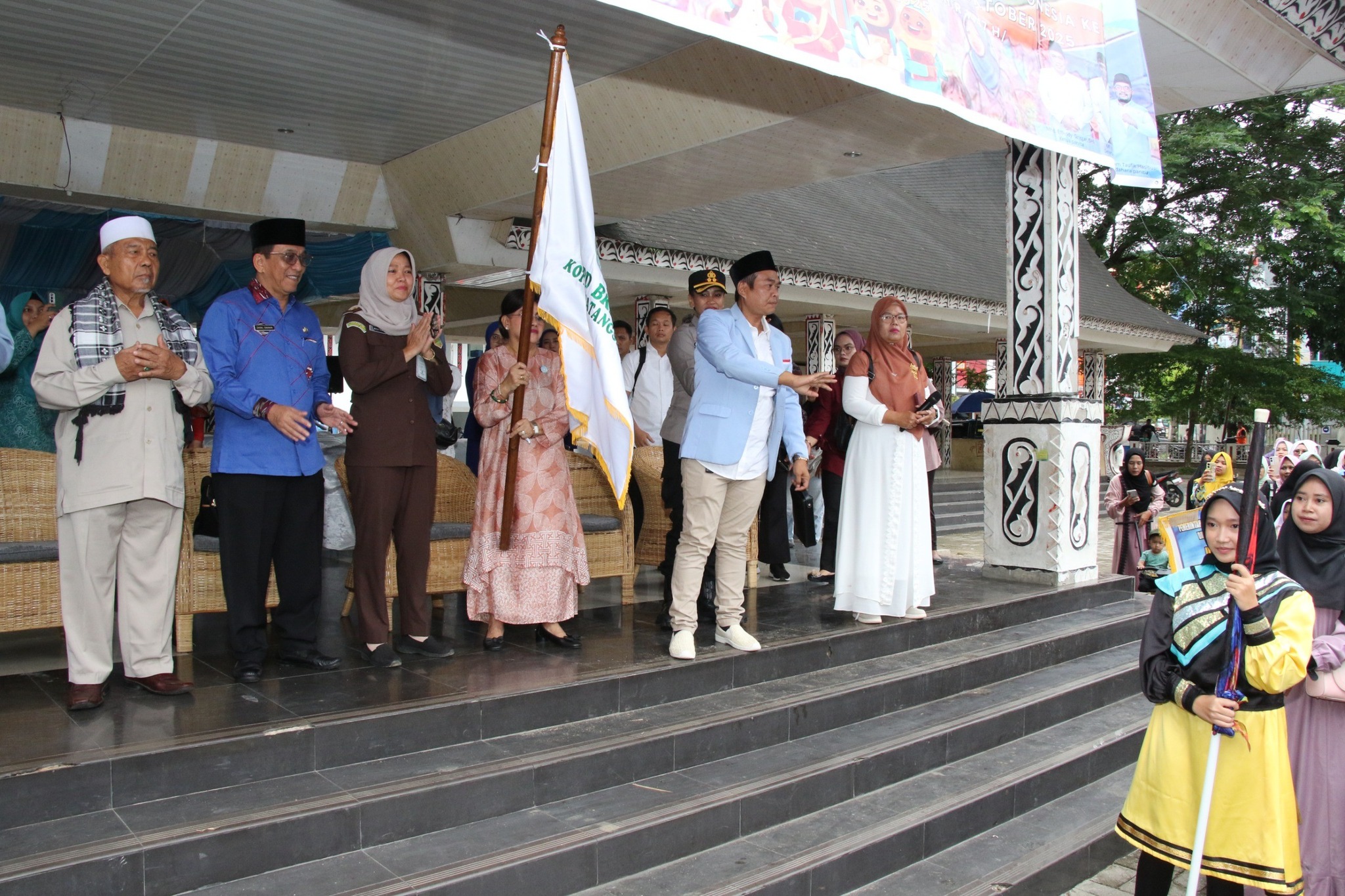 Ny Liswati Wesly Silalahi Lepas Pawai Ta'aruf FASI ke XIII BKPRMI Kota Pematangsiantar