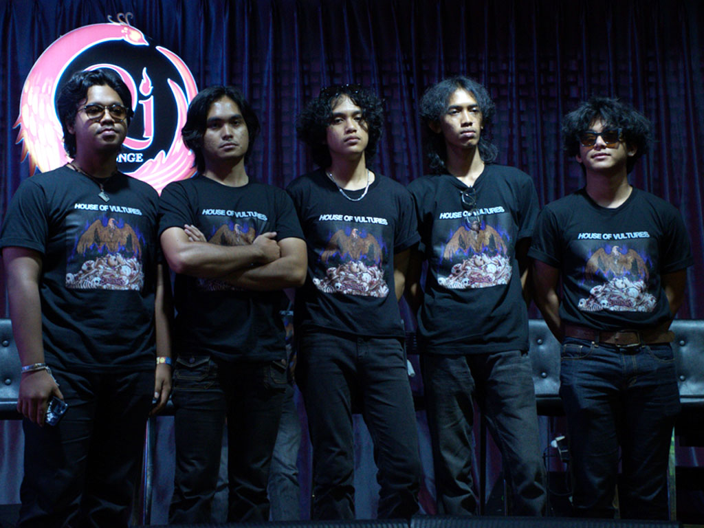 SIEMENTS Guncang Skena Rock Alternatif Lewat EP House of Vultures