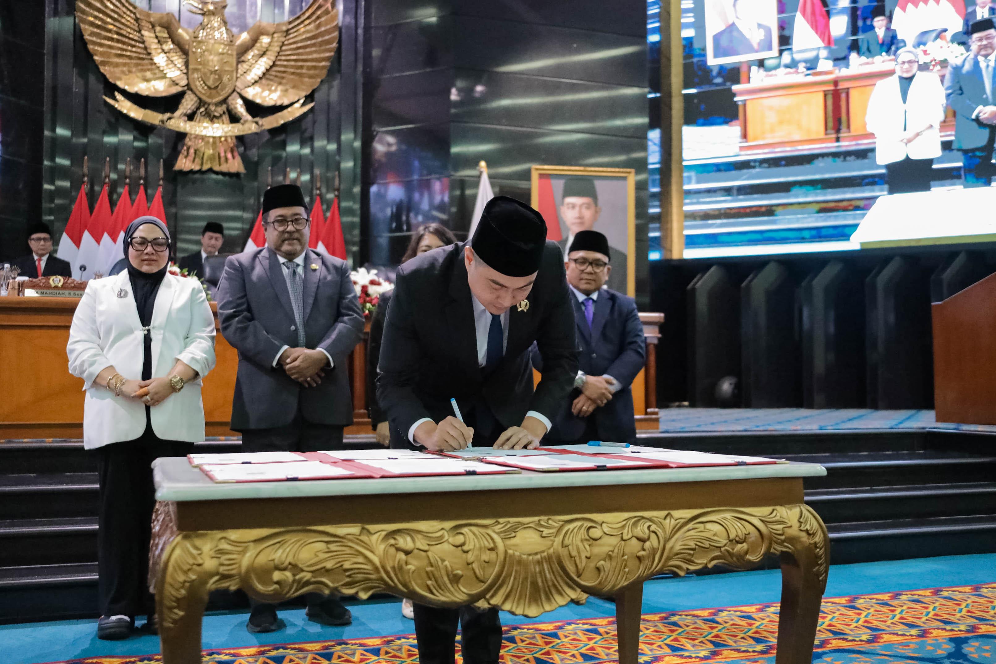 Wagub Rano Karno Setujui Empat Ranperda Strategis saat Rapat Paripurna DPRD DKI