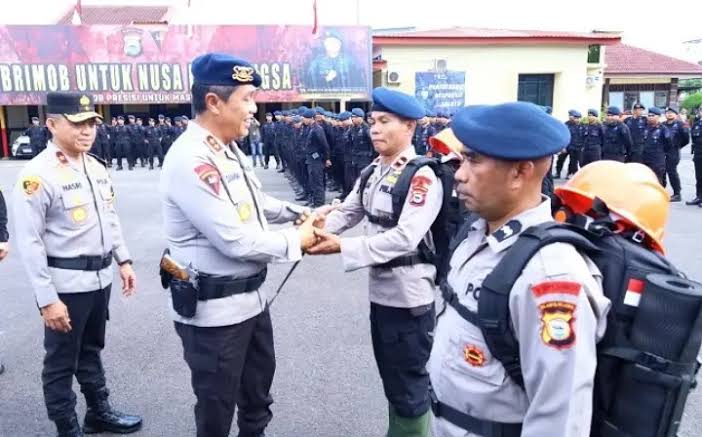 100 Personel Brimob Polda Sulsel Diberangkatkan ke Sumatera dan Aceh
