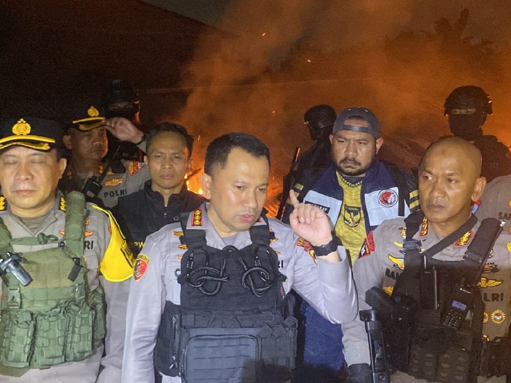 Di Medan, Puluhan Orang Diamankan dan Barak Narkoba Dibakar