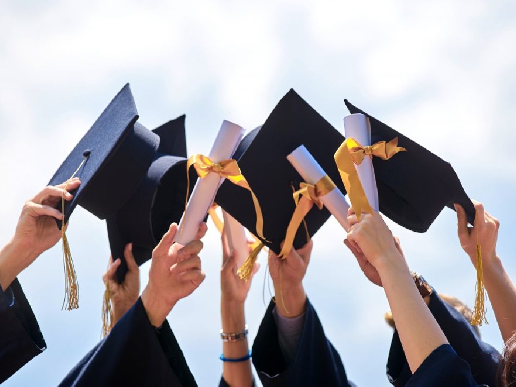 Mahasiswa di Indonesia 10 Juta, Penerima Beasiswa Hanya 1 Juta, Prabowo Minta Diperbanyak