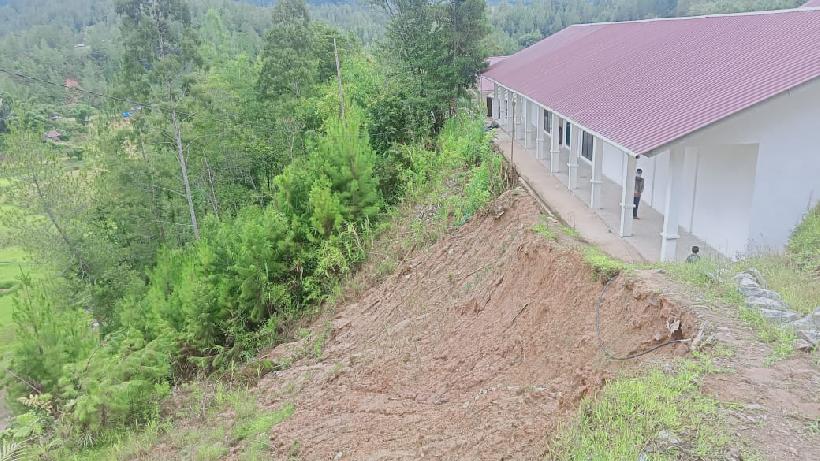 Akibat Curah Hujan Tinggi, Bangunan SMKN Pariwisata Mamasa Terancam Ambruk