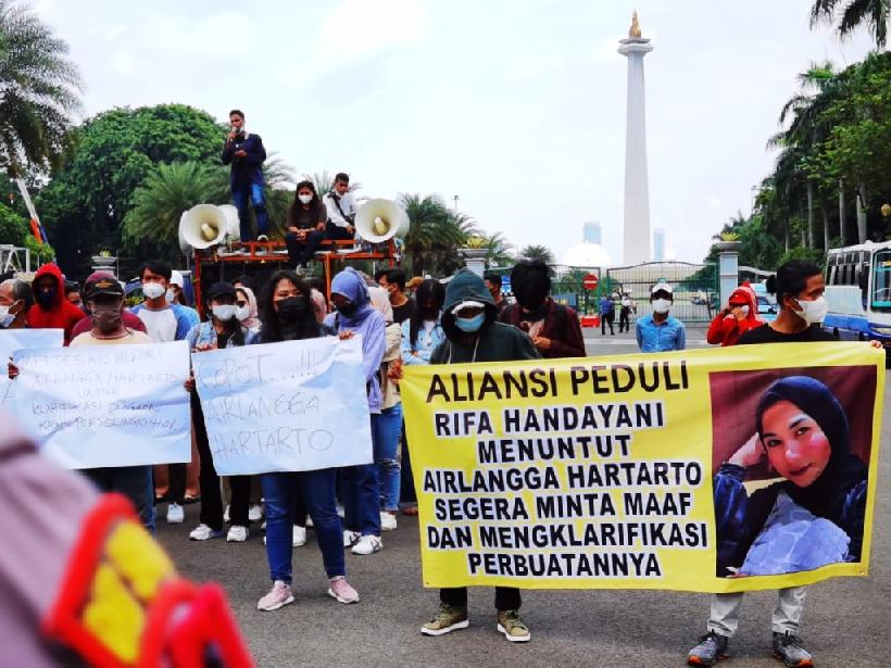 Potensi Jadi Bumerang, Jokowi Didesak Pecat Airlangga Gegara Dugaan Selingkuhi Rifa