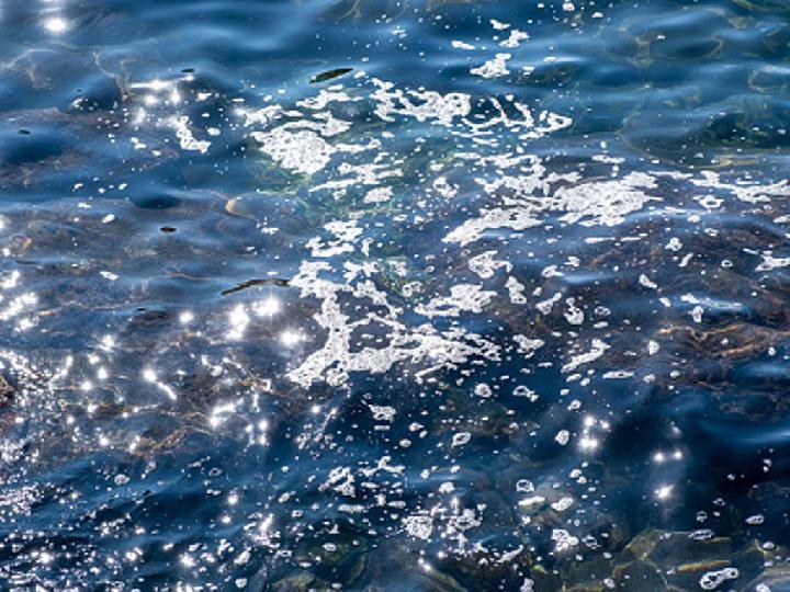 Tumpahan Limbah Minyak di Pantai Hatiwe Besar, Kadis KLH Maluku Turun Tangan