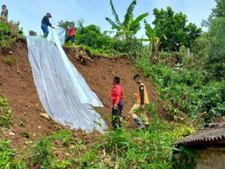 Akibat Longsor, Satu Rumah Warga Kedungsari Kudus Tertimbun