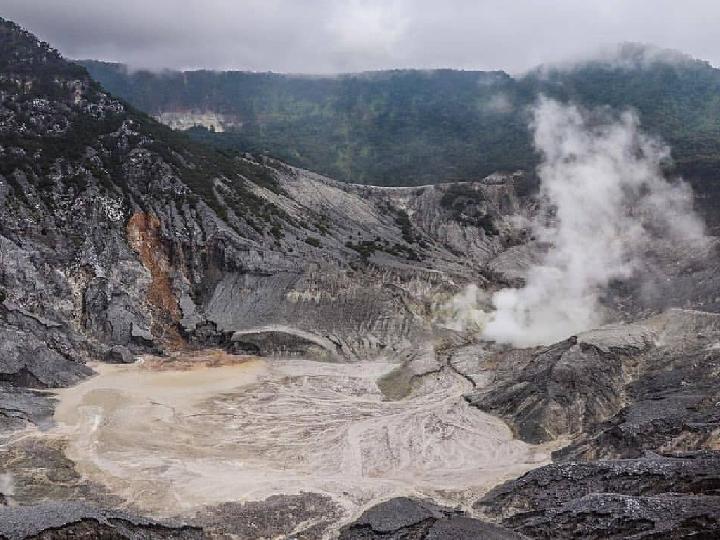 BPBD: Gunung Tangkuban Perahu Keluarkan Asap Solfatara