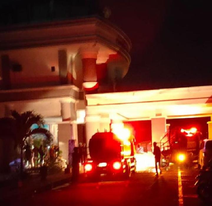 Ruang Bagian Umum Kantor DPRD Polman Terbakar