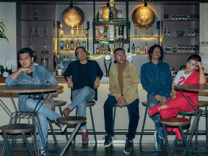 KelasDrama Sajikan Musik Sejatinya di Single W.I.B.B