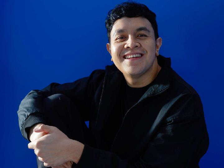 Tulus Ajak Pendengar Rayakan Jiwa Muda di Single Tujuh Belas