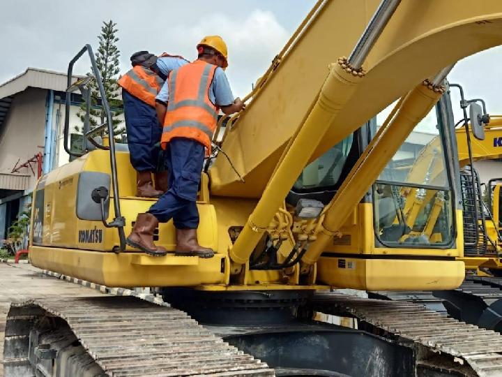 Kurangi Pengangguran, PT Inalum Latih Pemuda Setempat Operasikan Alat Berat