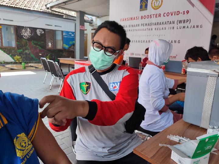 325 Penghuni Lapas Klas ll B Lumajang Jawa Timur Disuntik Vaksin Booster