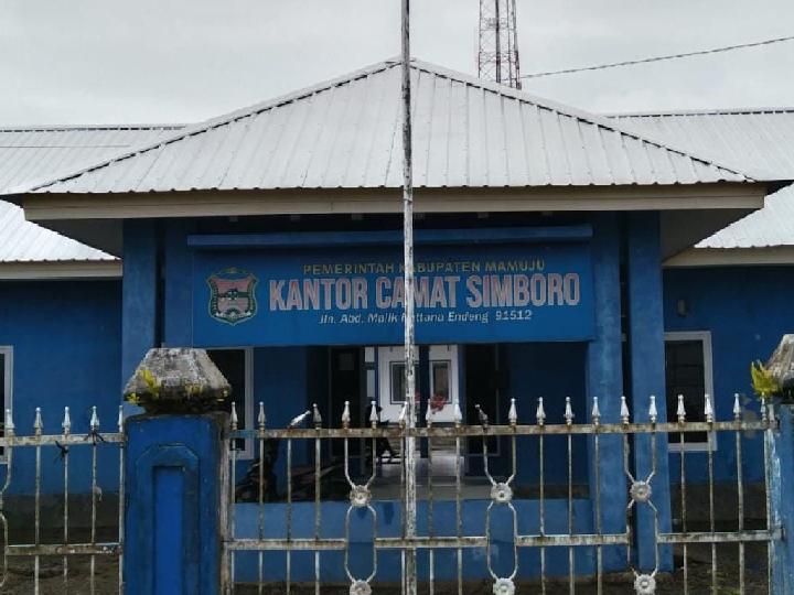 Warga Keluhkan Pelayanan Kantor Camat Simboro di Mamuju