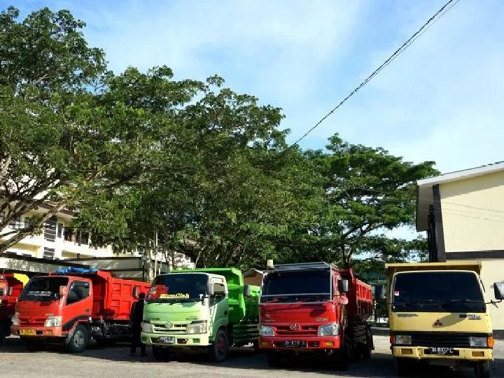 Diduga Rusak Cagar Alam, Ditreskrimsus Polda Gorontalo Tahan 5 Truk Bermuatan Batu Hitam