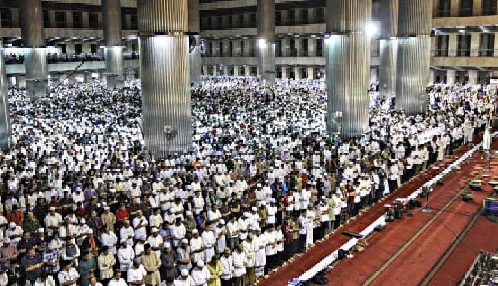 Jelang Ramadhan MUI Bolehkan Salat Jumat, Tarawih, dan Id dengan Saf Rapat