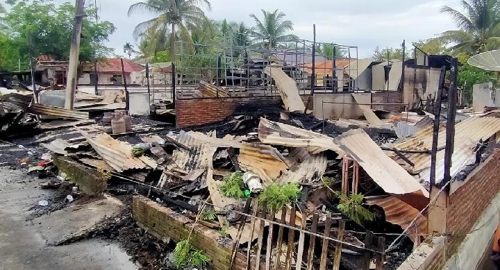 Tengah Malam, Si Jago Merah Lahap 5 Ruko di Bireuen, Aceh