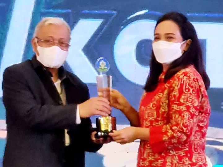 FKS Kota Makassar Raih Penghargaan Kota Sehat 2022 di Semarang