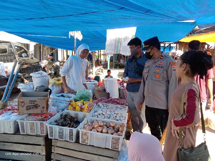 Bahan Pokok di Pasar Topoyo Mateng Tersedia dengan Harga Normal