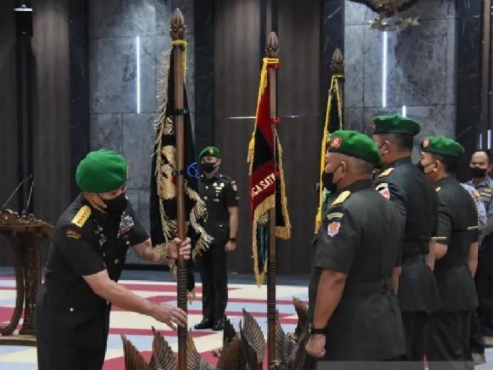 KSAD Dudung Pimpin Serah Terima Enam Jabatan Strategis TNI AD