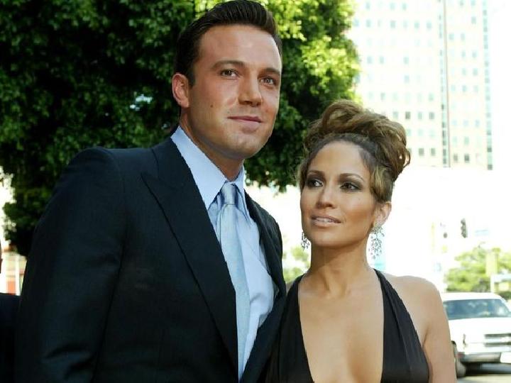 Ben Affleck dan Jennifer Lopez Resmi Tunangan!