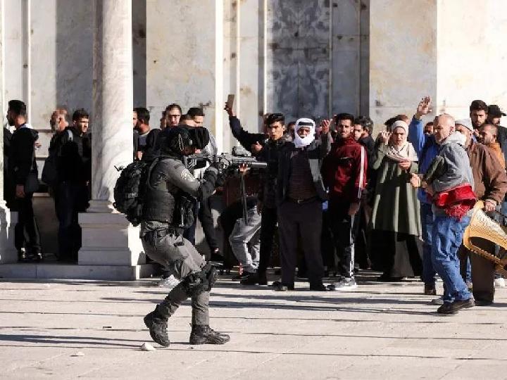 Lagi-lagi Warga Palestina Diserang di Masjid Al Aqsa, MUI: Israel Penjahat Kemanusiaan