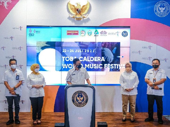 Menparekraf Sandiaga Uno Luncurkan Calender of Event Danau Toba 2022