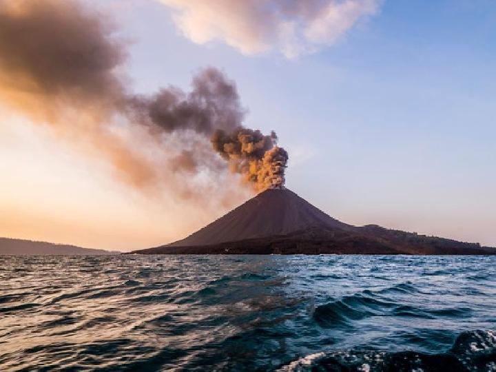 Aktivitas Kegempaan Anak Krakatau Meningkat, Pantai Pandeglang Masuk Zona Merah Tsunami