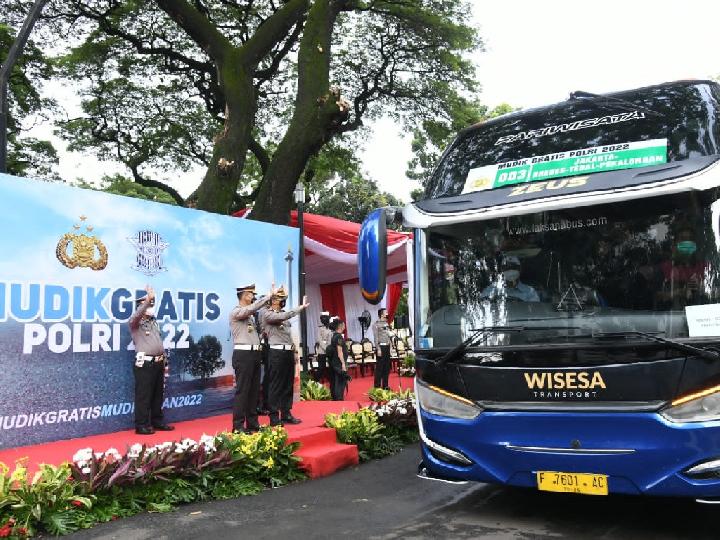 Ribuan Warga Ikut Mudik Gratis Polri Tujuan Pulau Jawa