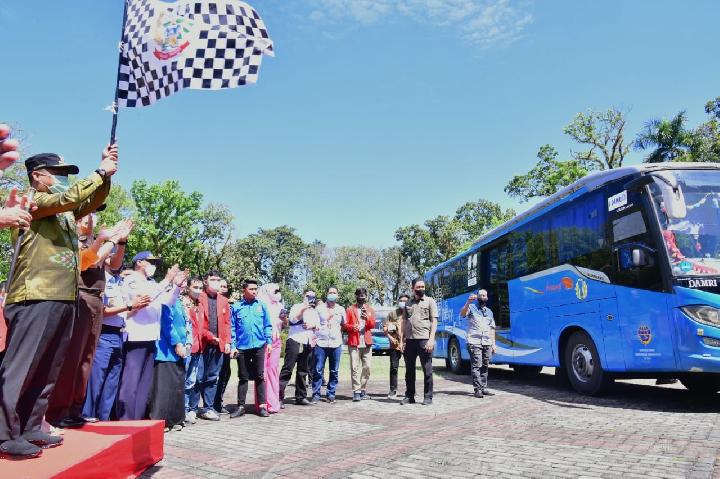 Gubernur Sulsel Lepas Mudik Gratis Bagi Mahasiswa dan Masyarakat Umum