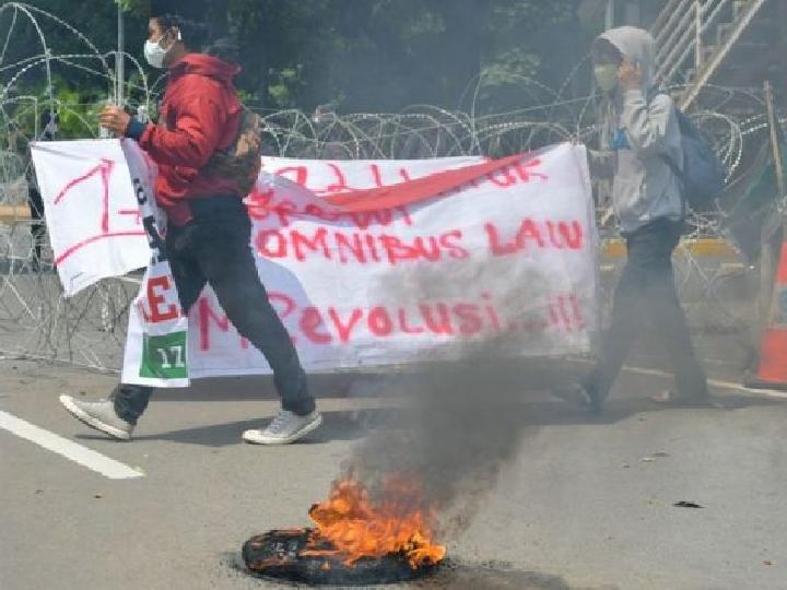 Hari Buruh Internasional, YLBHI Desak Pemerintah Batalkan UU Cipta Kerja