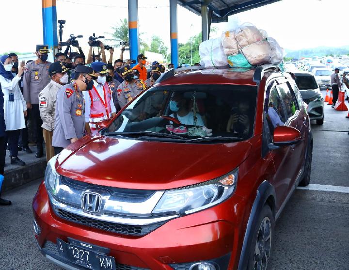 Tinjau Arus Balik di Bakauheni, Kapolri Minta Masyarakat Manfaatkan WFH dan Libur Sekolah